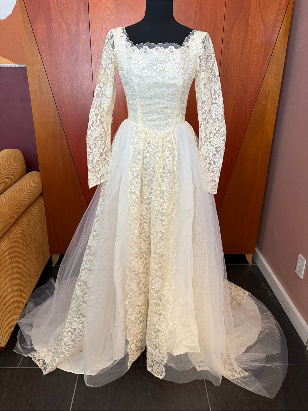 1950s Ivory Lace Long-Sleeve Wedding Dress